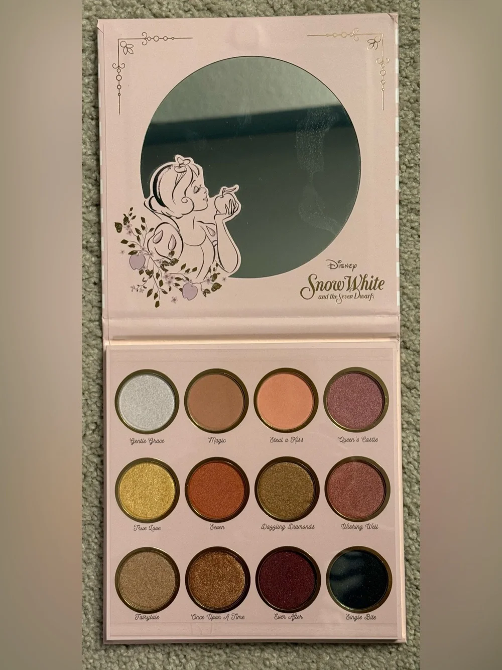 Disney's Snow White And The Seven Dwarfs - 12 Color Eyeshadow Palette - New
